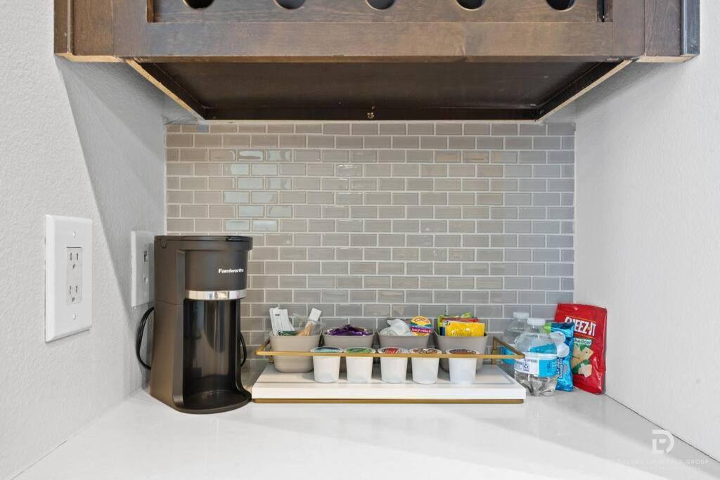 Downtown Houston Deluxe King Suite With Spa Amenities, Pool And Free Parking Экстерьер фото