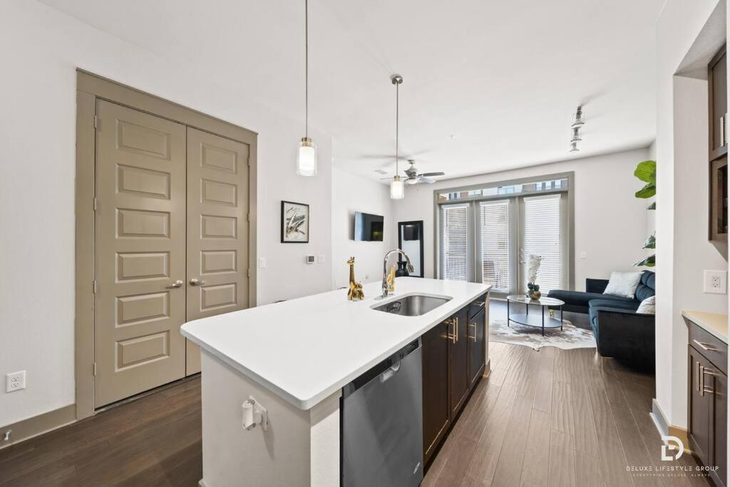 Downtown Houston Deluxe King Suite With Spa Amenities, Pool And Free Parking Экстерьер фото