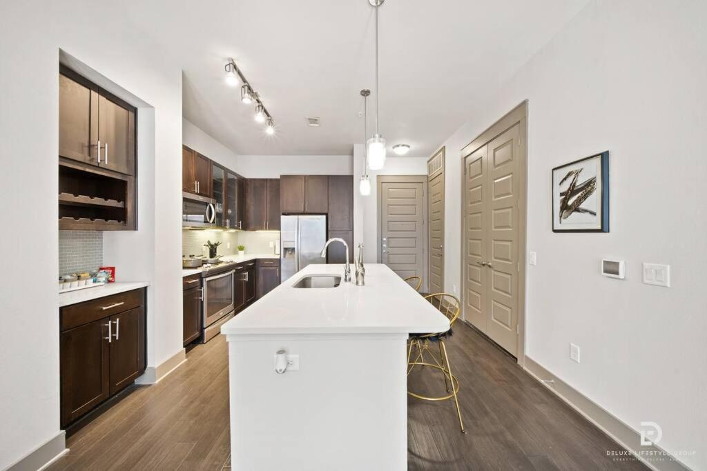 Downtown Houston Deluxe King Suite With Spa Amenities, Pool And Free Parking Экстерьер фото
